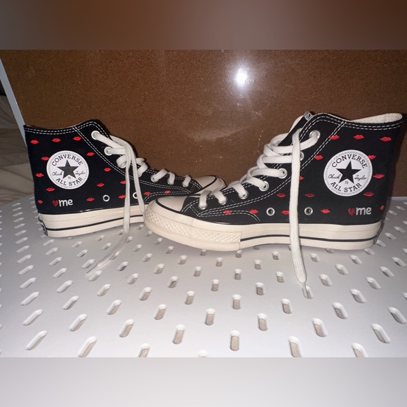 Converse shoes - Picture 2 of 8